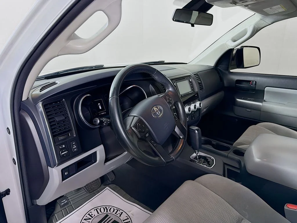 Used 2019 White Toyota SR5 image 10