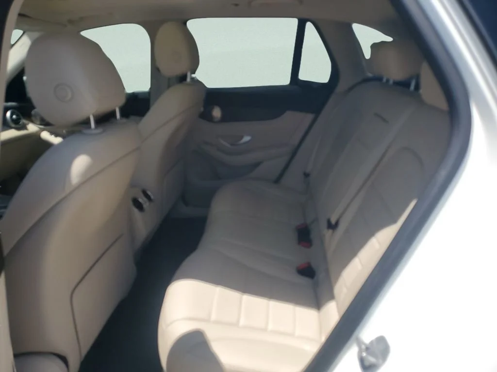 Used 2021 White Mercedes-Benz 4MATIC® SUV image 10