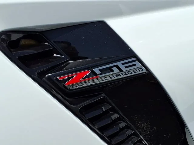 Used 2016 ARCTIC WHITE Chevrolet Z06 1LZ image 17