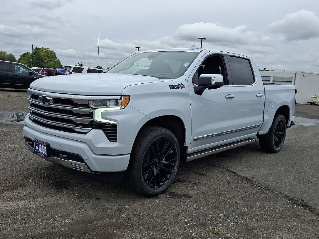 New 2026 Polar White Tricoat Chevrolet High Country image 4