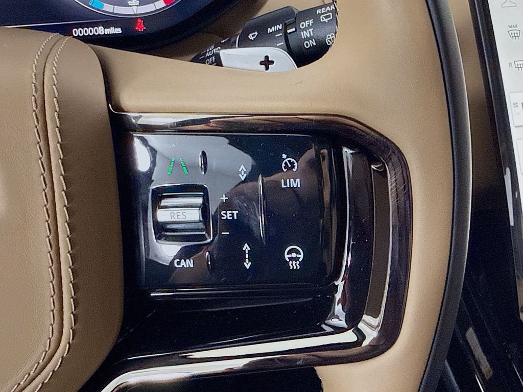 New 2026 Santorini Black LAND ROVER Dynamic SE image 13