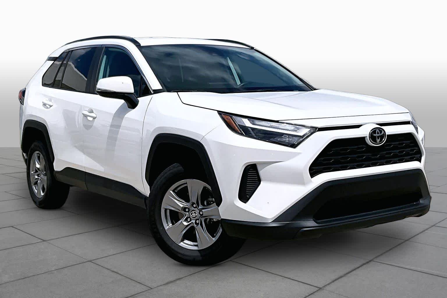 Used 2024 Ice Cap Toyota XLE image 3