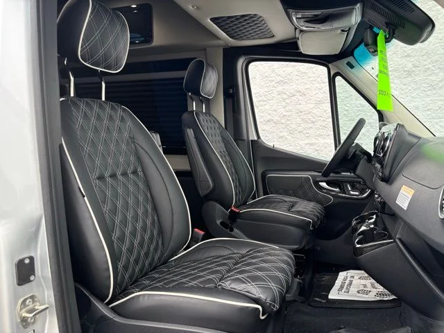 New 2026 Iridium Silver Mercedes-Benz Discovery Touring image 22