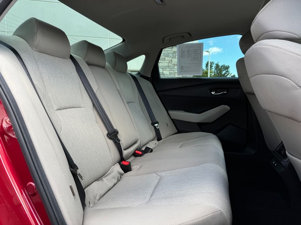 2025 Honda Accord SE - Photo 11