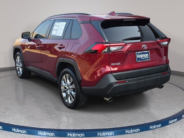 Used 2021 Red Toyota XLE Premium image 7