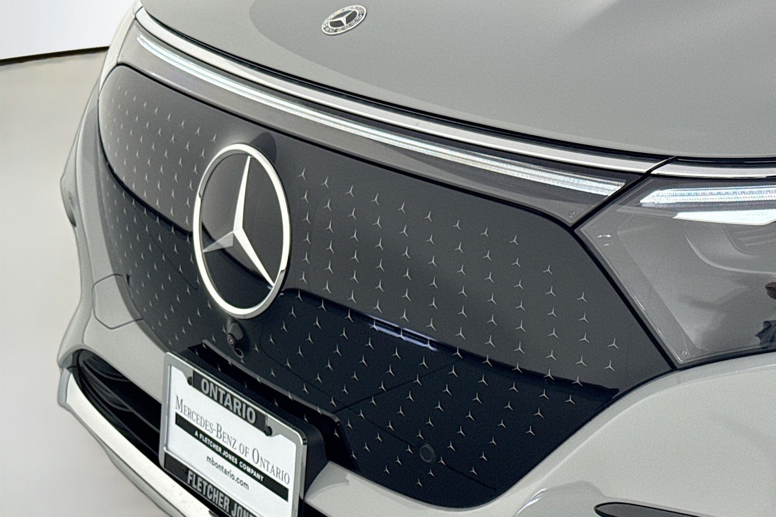 New 2026 MANUFAKTUR Alpine Grey Mercedes-Benz EQS 400 4MATIC® SUV image 12