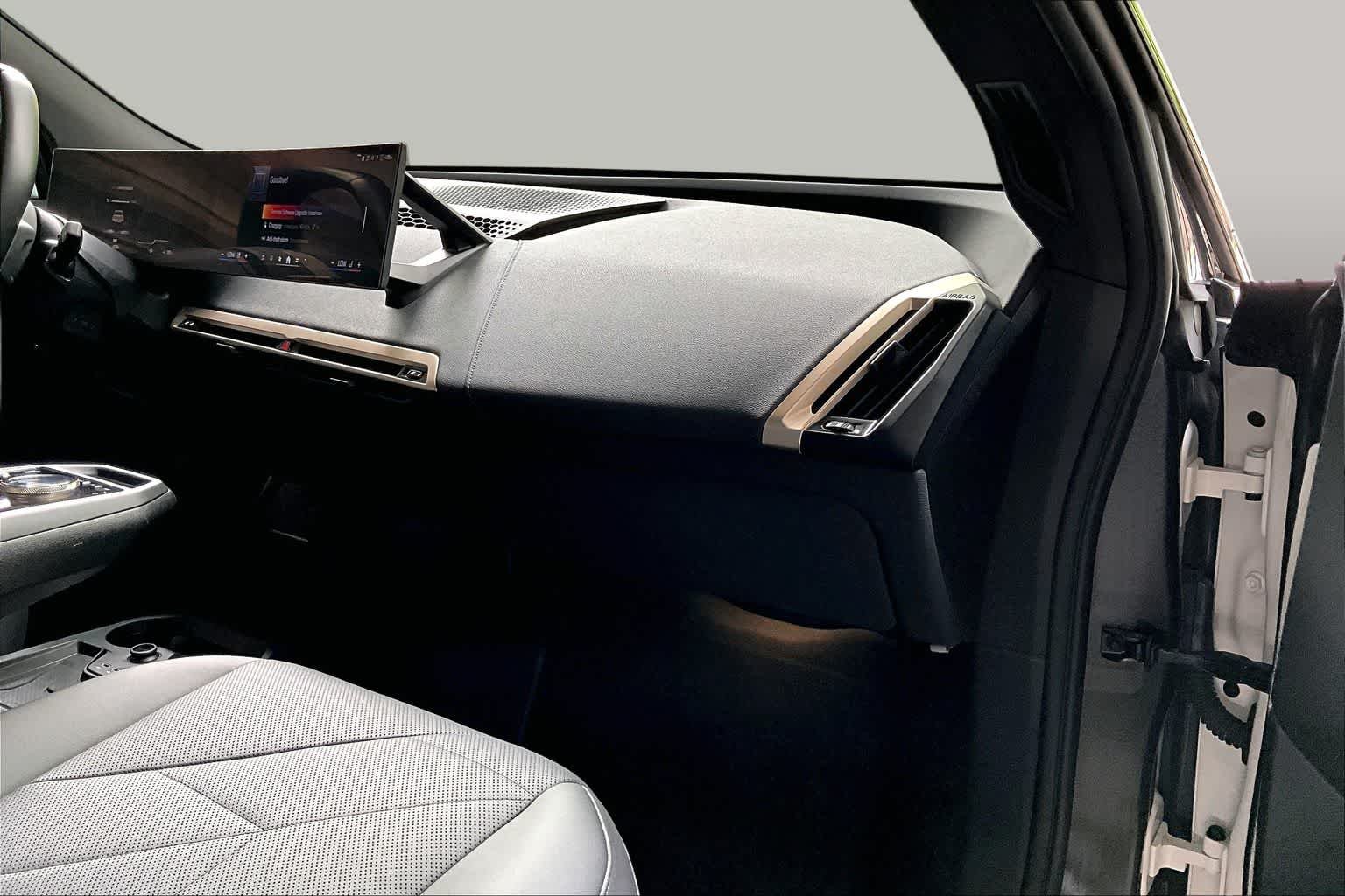 Used 2024 Alpine White BMW xDrive50 image 18