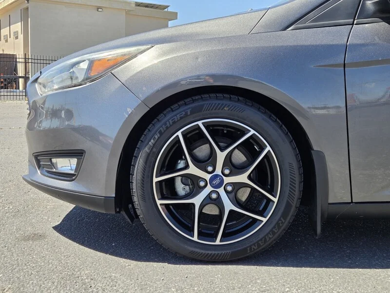 Used 2017 MAGNETIC Ford SE image 6