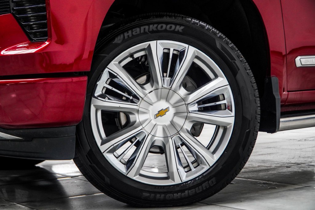 Used 2023 Red Chevrolet High Country image 4