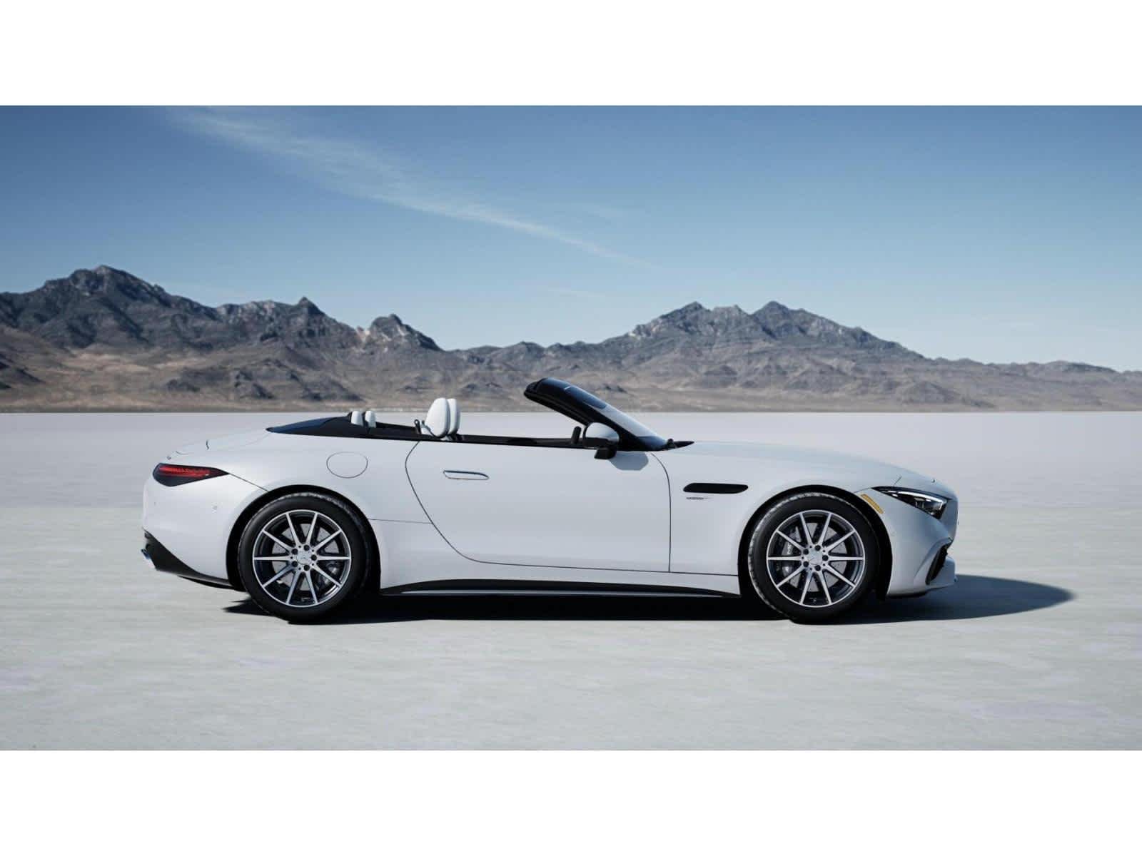 New 2027 MANUFAKTUR Moonlight White Metallic Mercedes-Benz AMG® SL 43 Roadster image 15