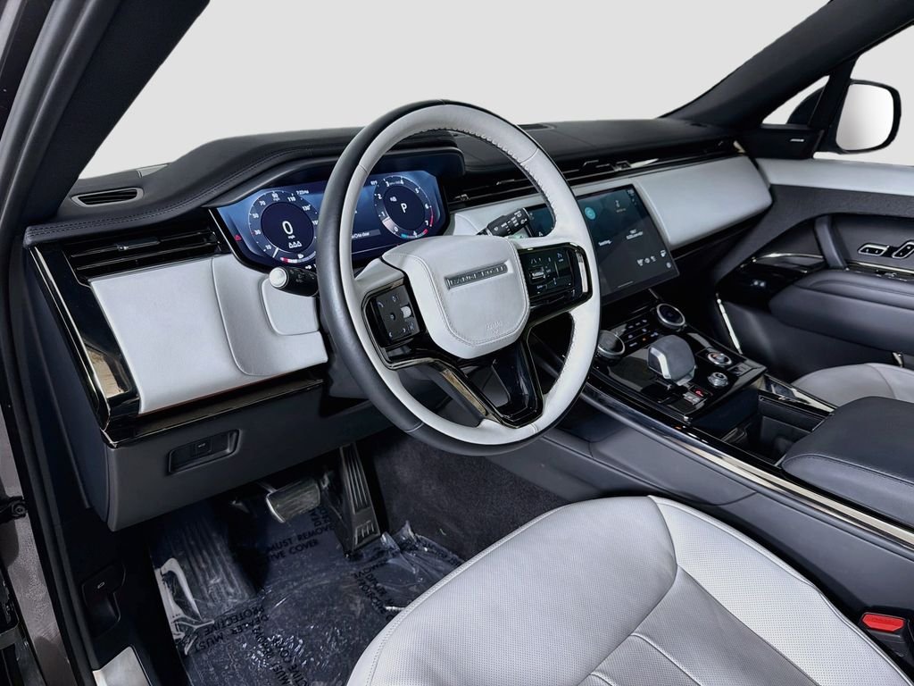 Certified Used 2023  Land Rover SE Dynamic image 9