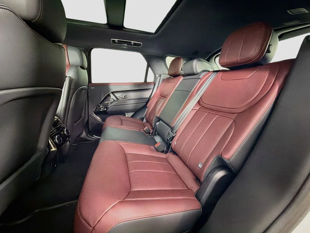 New 2026 Fuji White Land Rover Dynamic SE image 26