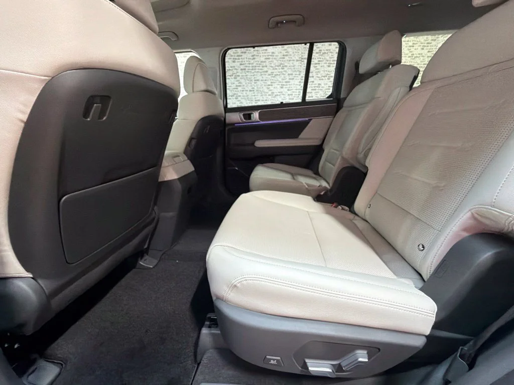 New 2027 Phantom Black Hyundai Limited image 18