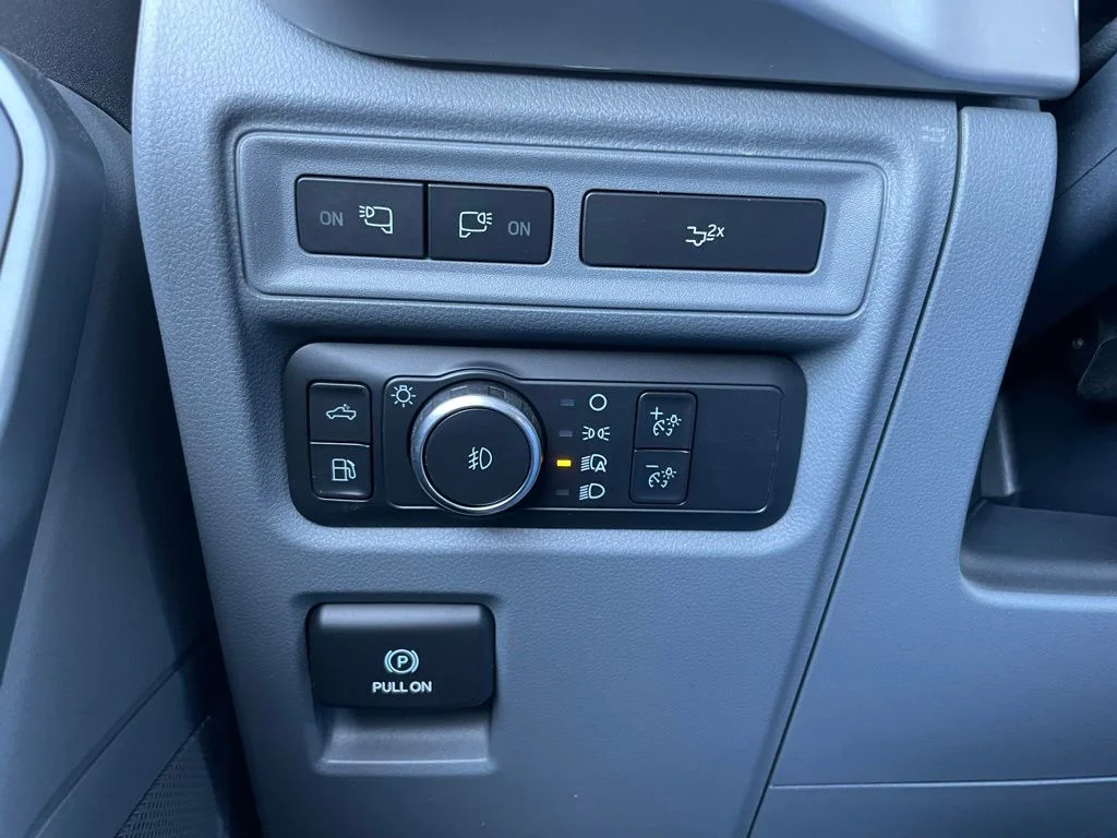 Used 2022 Silver Ford XLT image 45