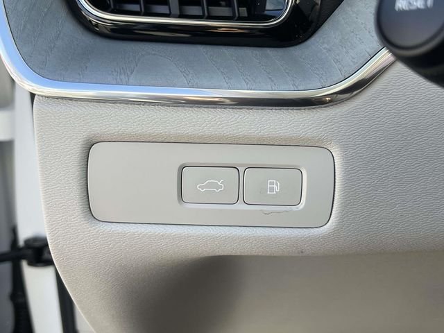 2025 Volvo XC60 Plus - Photo 22