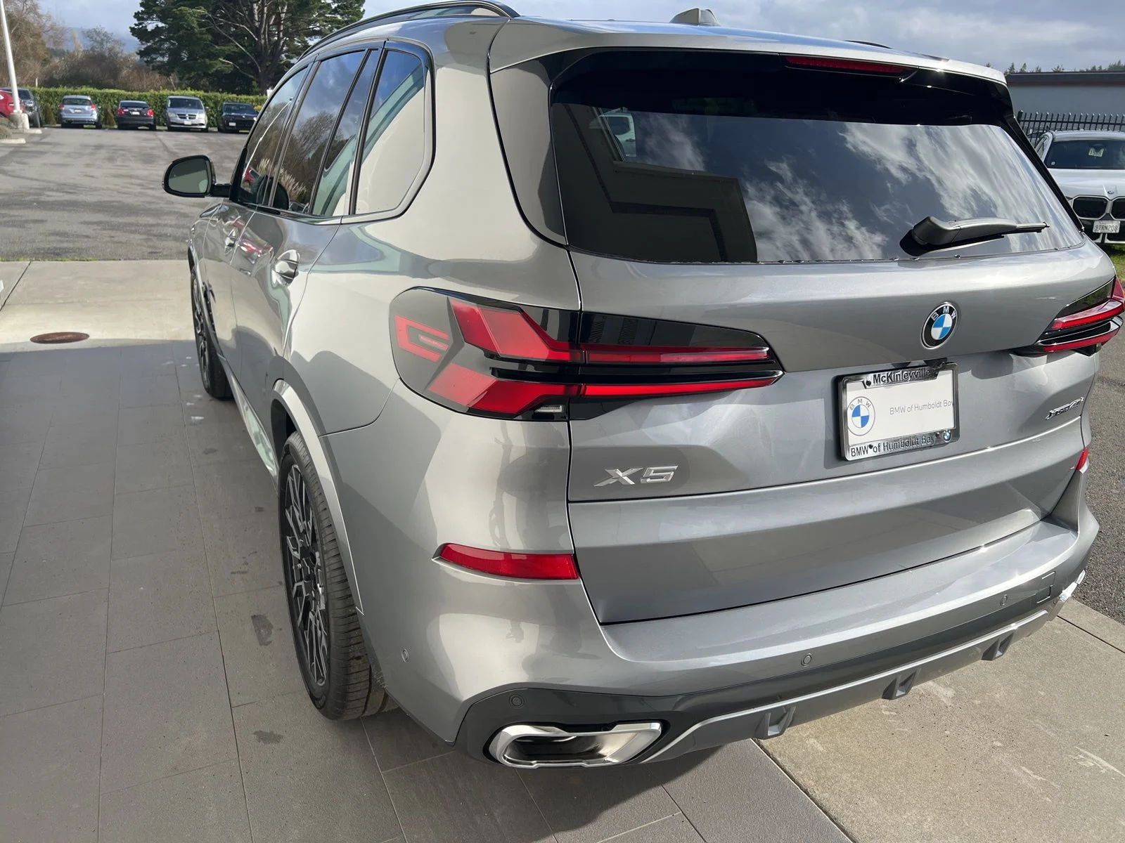 New 2026 Skyscraper Grey Metallic BMW xDrive40i image 5
