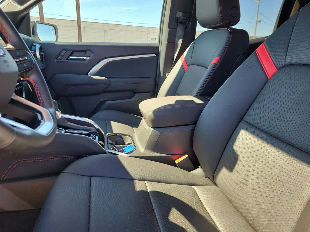 Used 2023 White Chevrolet Z71 image 19
