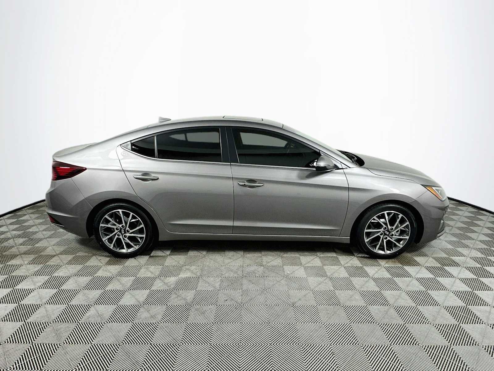Used 2020 Fluid Metal Hyundai Limited image 8