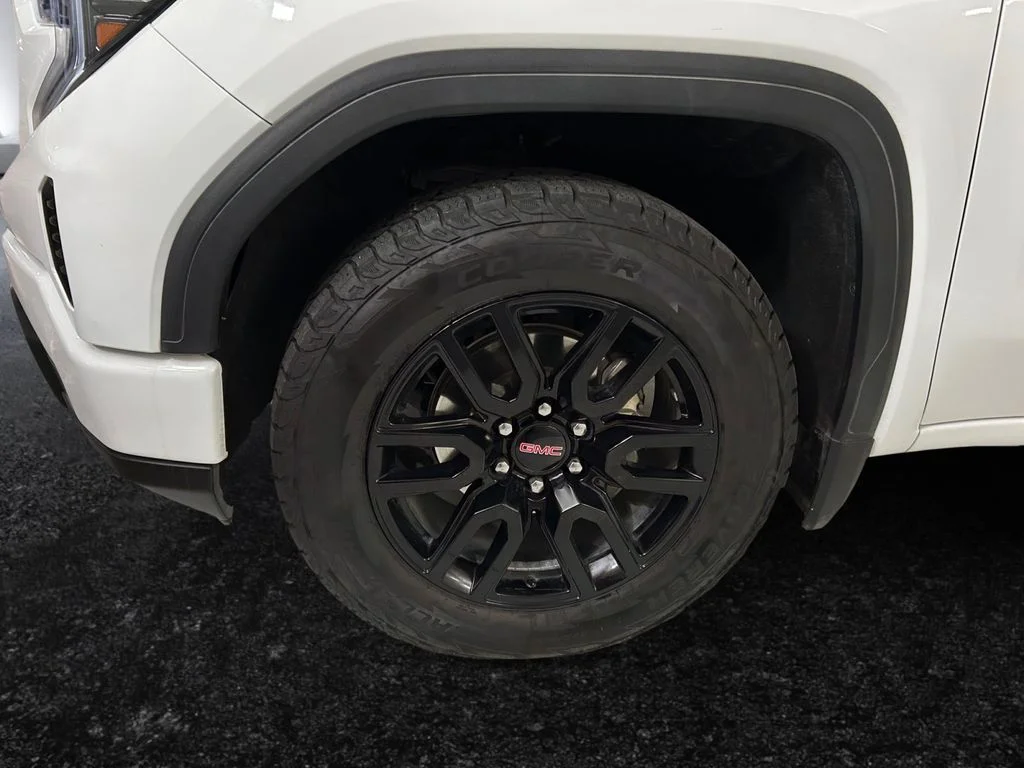 Used 2023 White GMC Elevation image 25