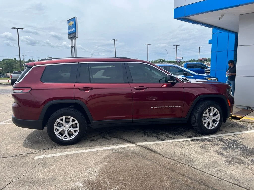 Certified Used 2022 Red Jeep Limited image 6