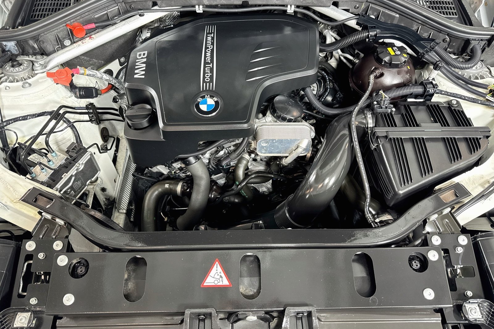 Used 2016 Alpine White BMW xDrive28i image 29