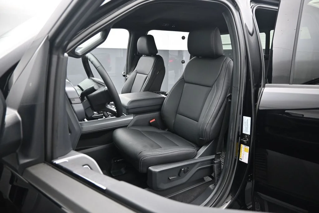 New 2026 Agate Black Metallic Ford XLT image 8