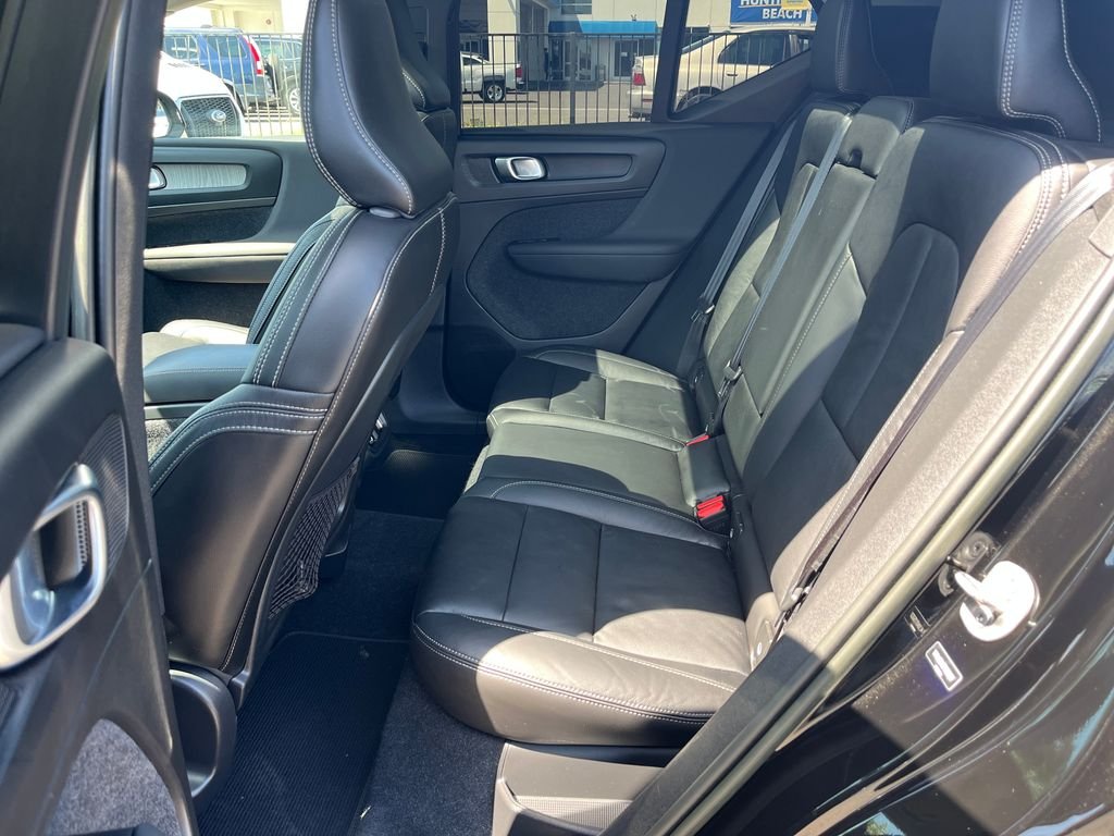 Used 2023 Black Volvo B5 Plus Dark Theme image 25