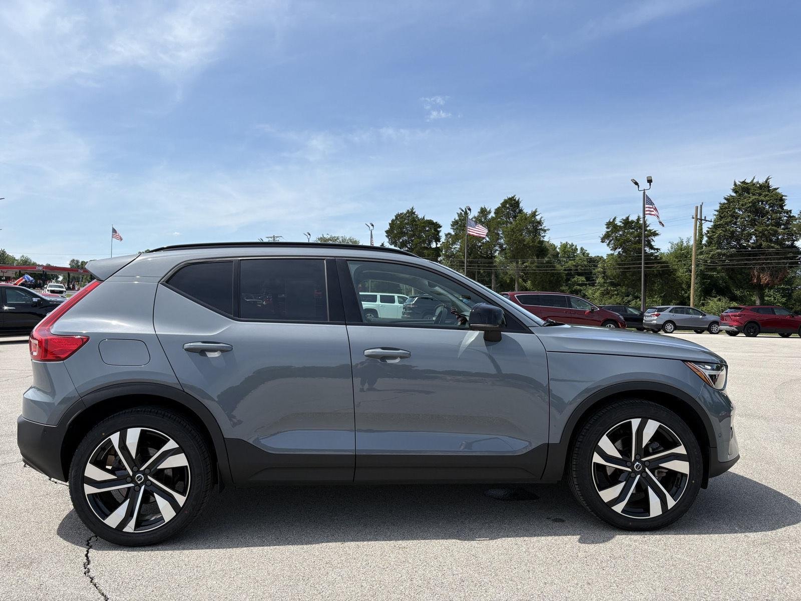 Used 2023 Thunder Grey Metallic Volvo Plus Dark Theme image 23