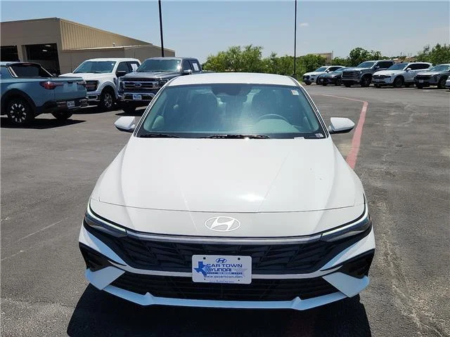 New 2026 Serenity White Pearl Hyundai SE image 8