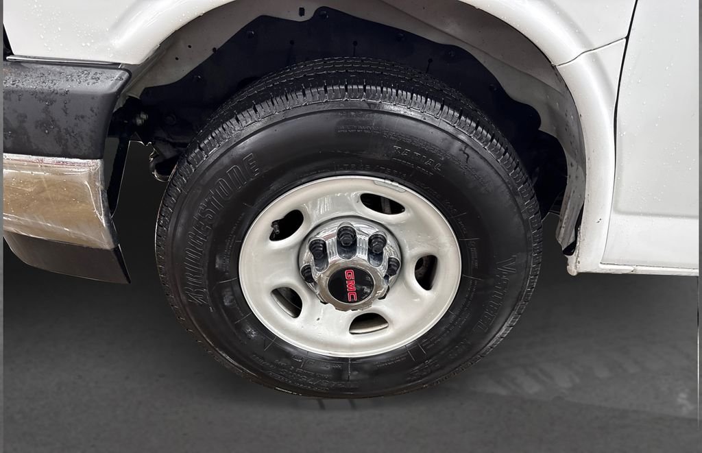 Used 2025 White GMC LT image 12