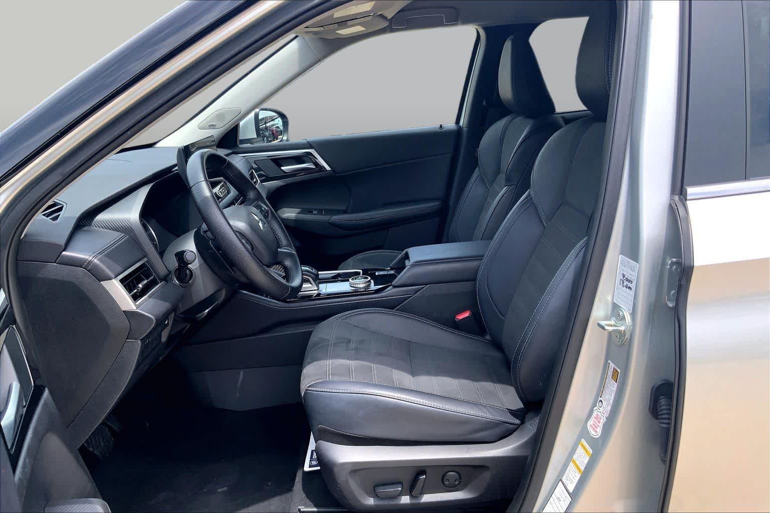 Used 2025 Alloy Silver Metallic Mitsubishi SE image 8