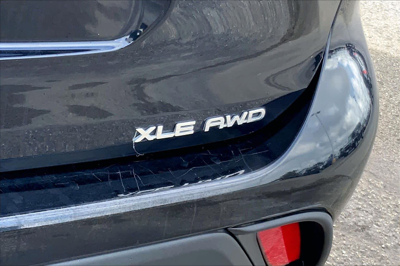 Used 2020 Midnight Black Metallic Toyota XLE image 10