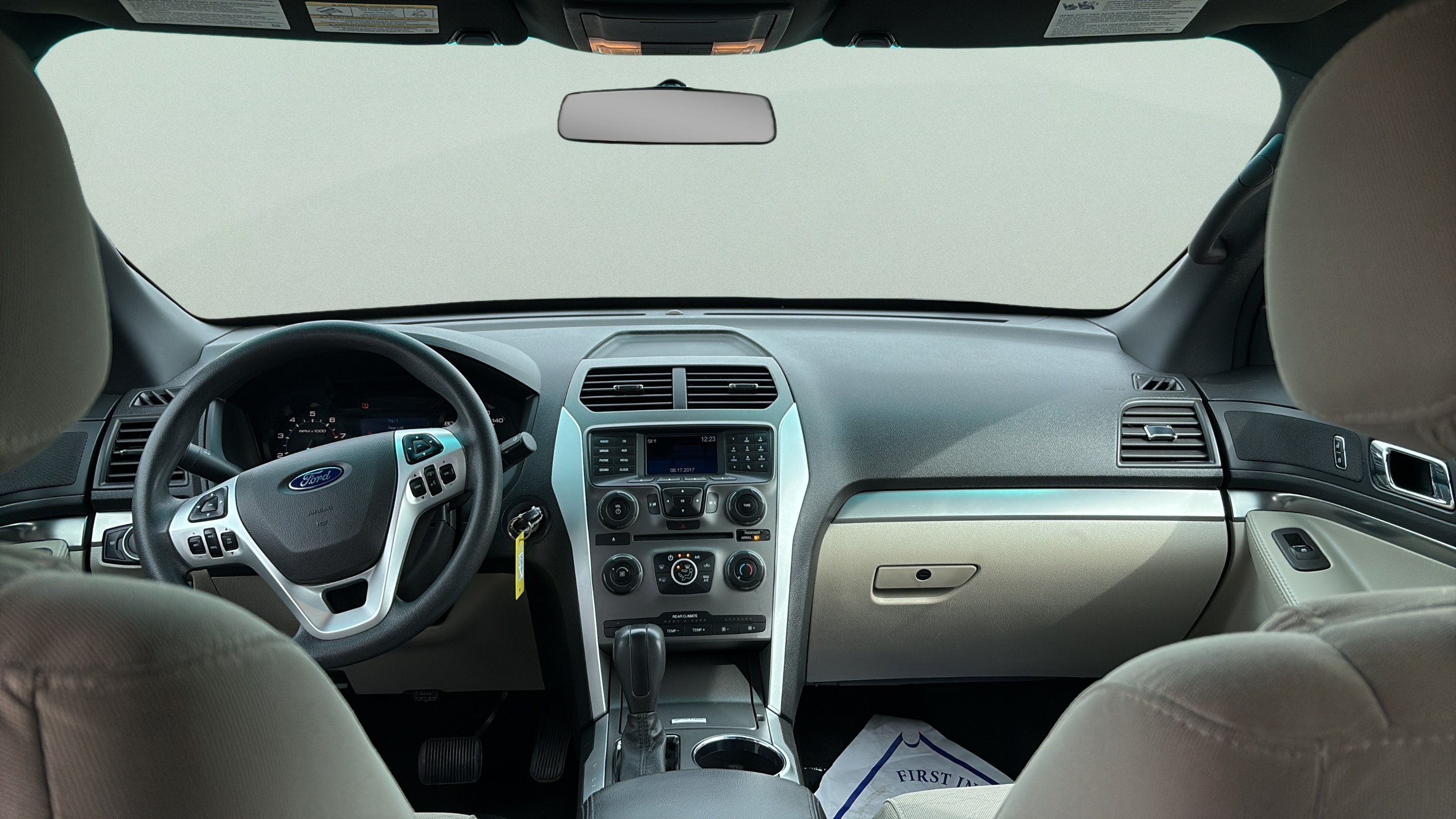 Used 2015 Silver Ford XLT image 9