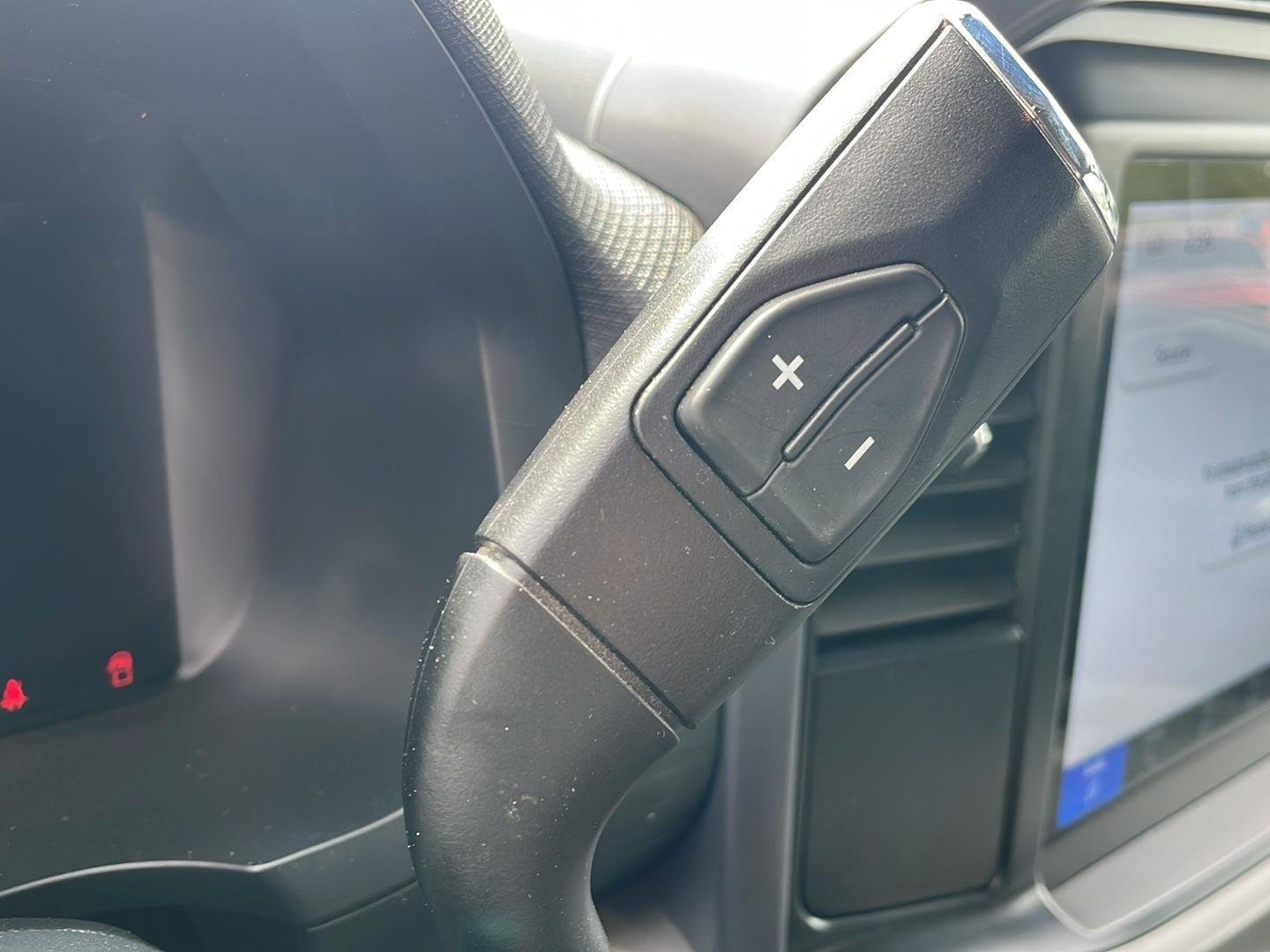 Used 2025 Oxford White Ford XLT image 19