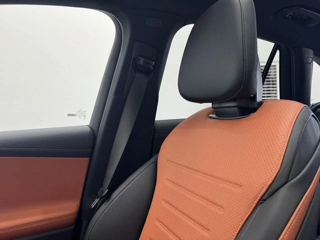 New 2027 Black Mercedes-Benz GLC 300 image 42