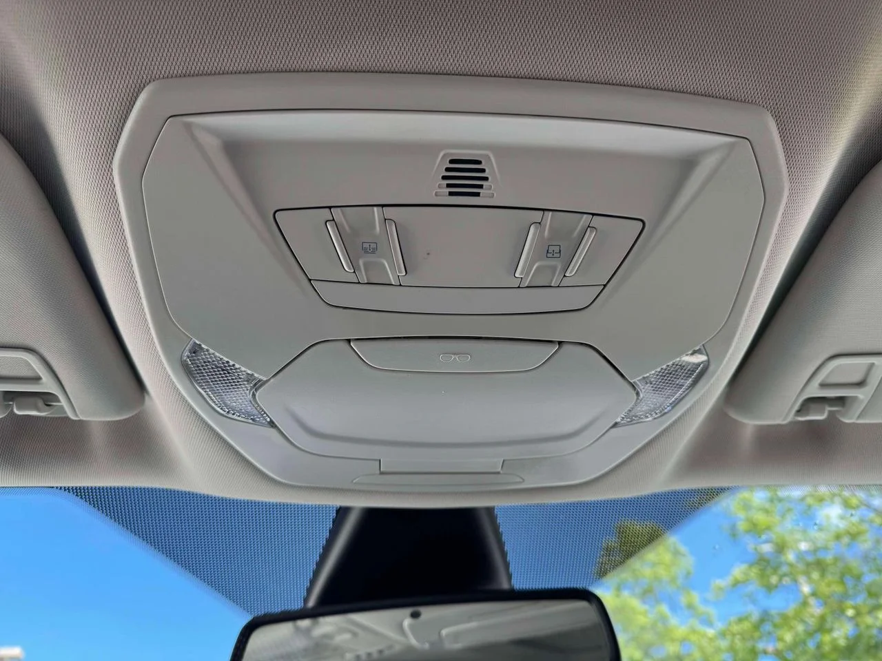 Used 2019 White Platinum Clearcoat Metallic Ford Titanium image 37