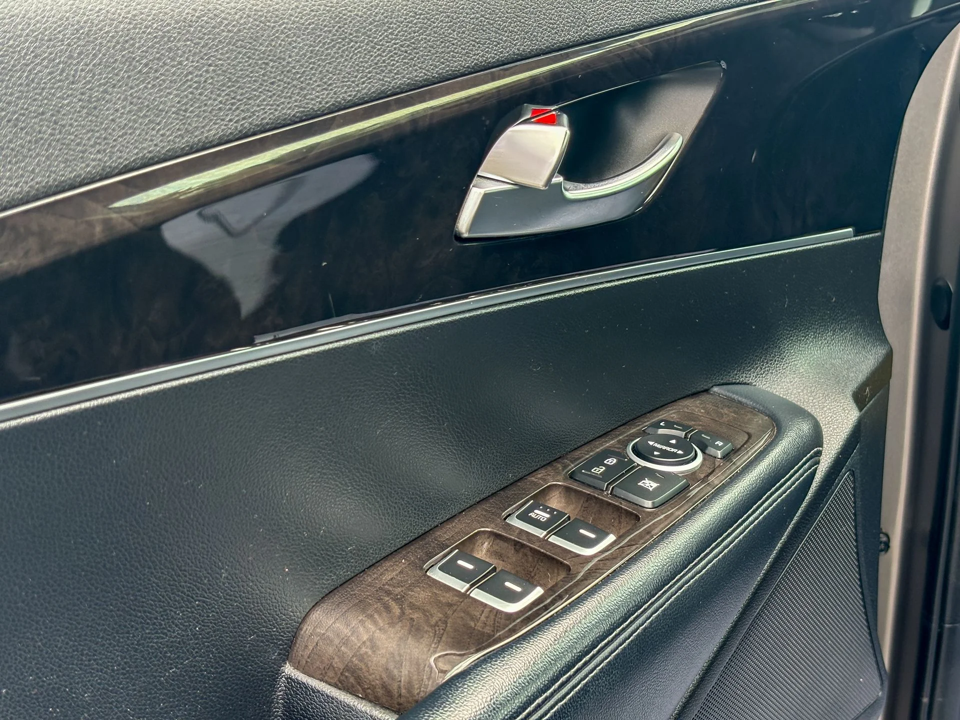 Used 2018 Silver Kia LX image 20