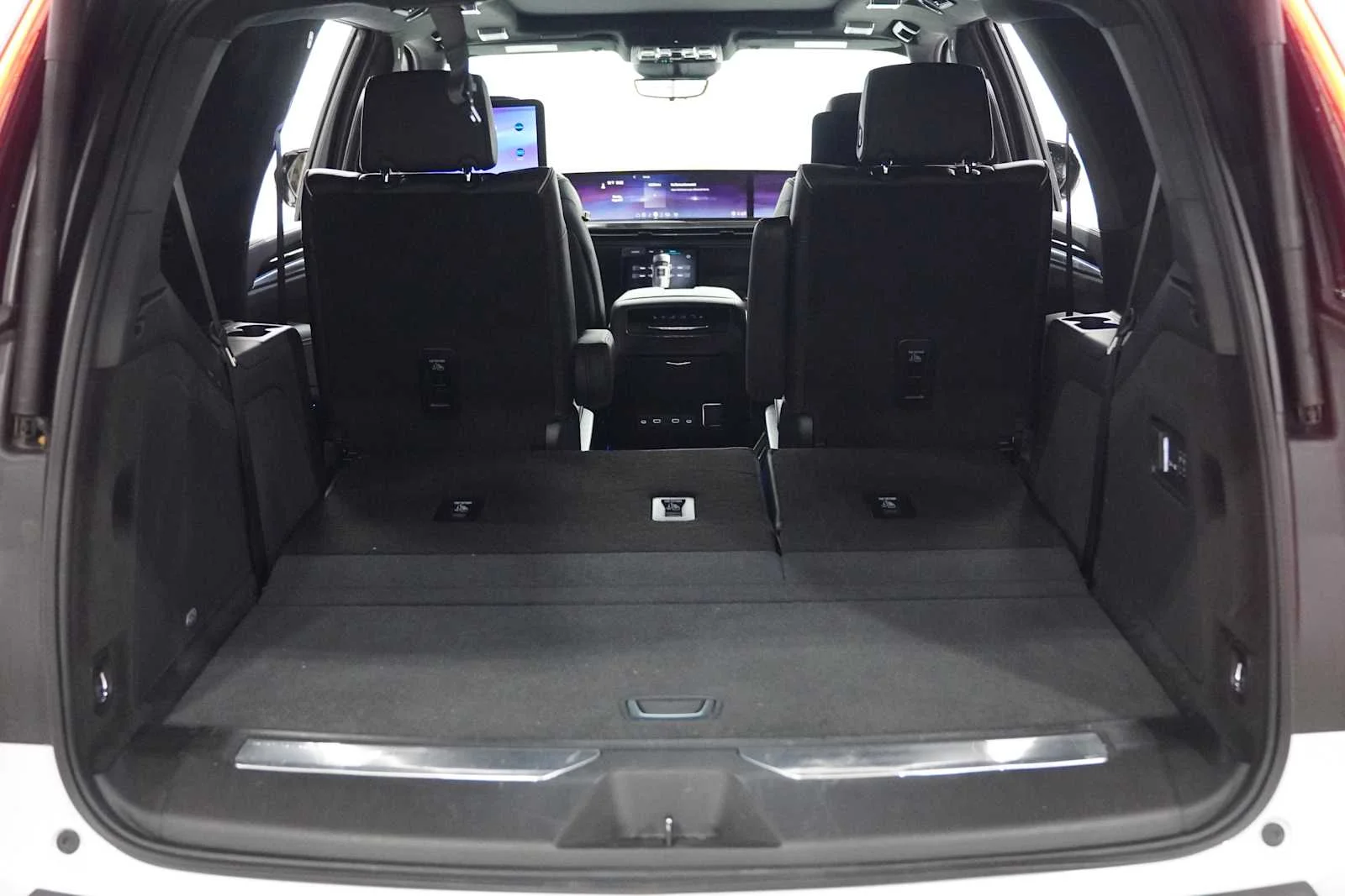 Used 2025 Crystal White Tricoat Cadillac 4WD Premium Luxury Platinum image 23