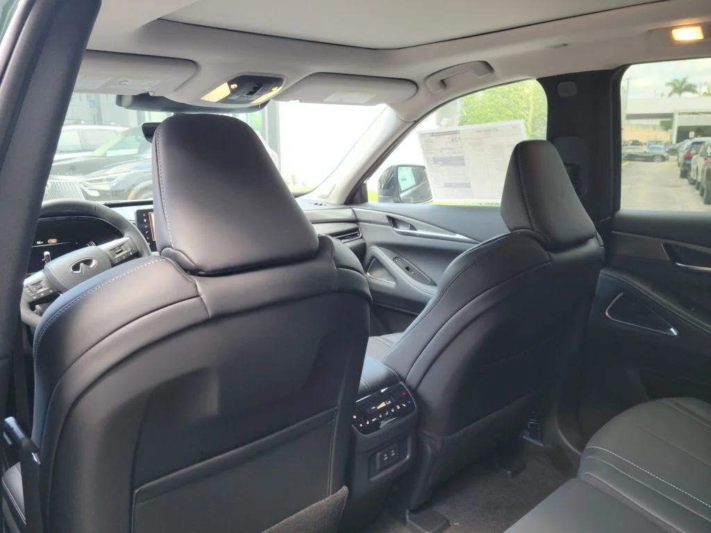New 2027 HARBOR GRAY INFINITI Luxe FWD image 10