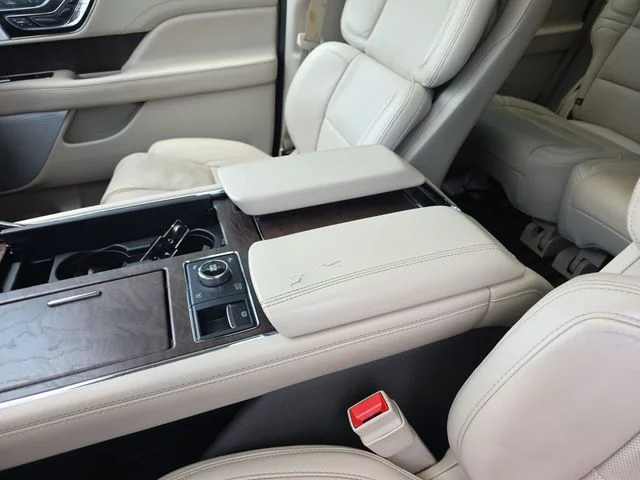 Used 2020 White Lincoln Reserve image 21