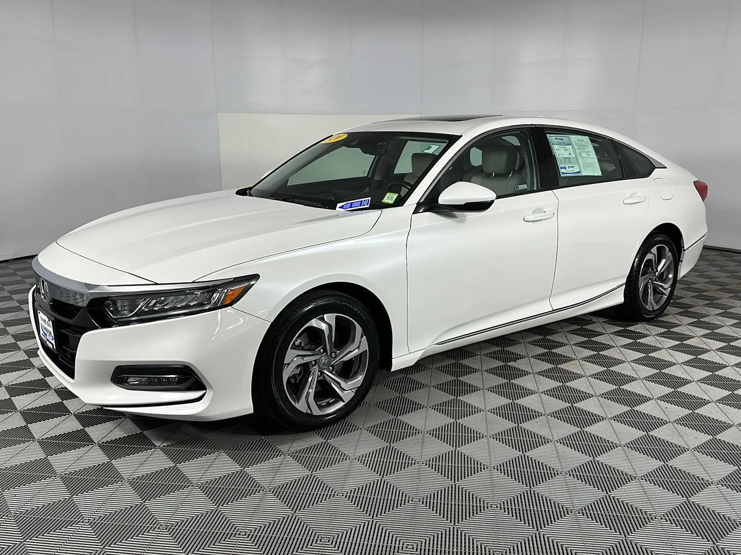 Used 2020 Platinum White Pearl Honda EX-L image 4
