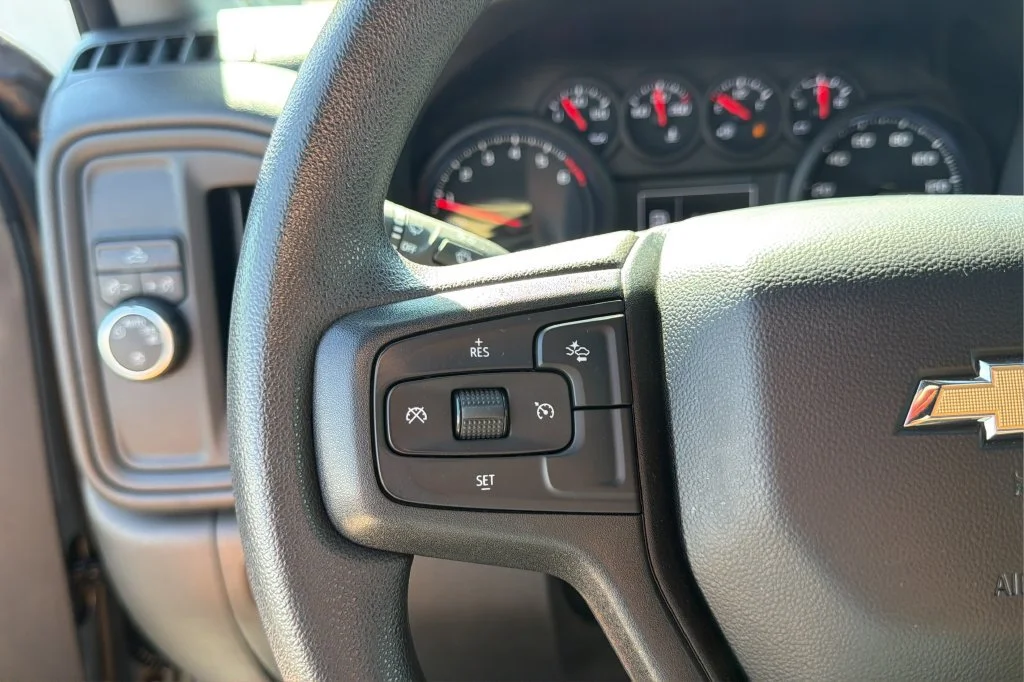 Used 2023 STERLING GRAY METALLIC Chevrolet Custom image 22