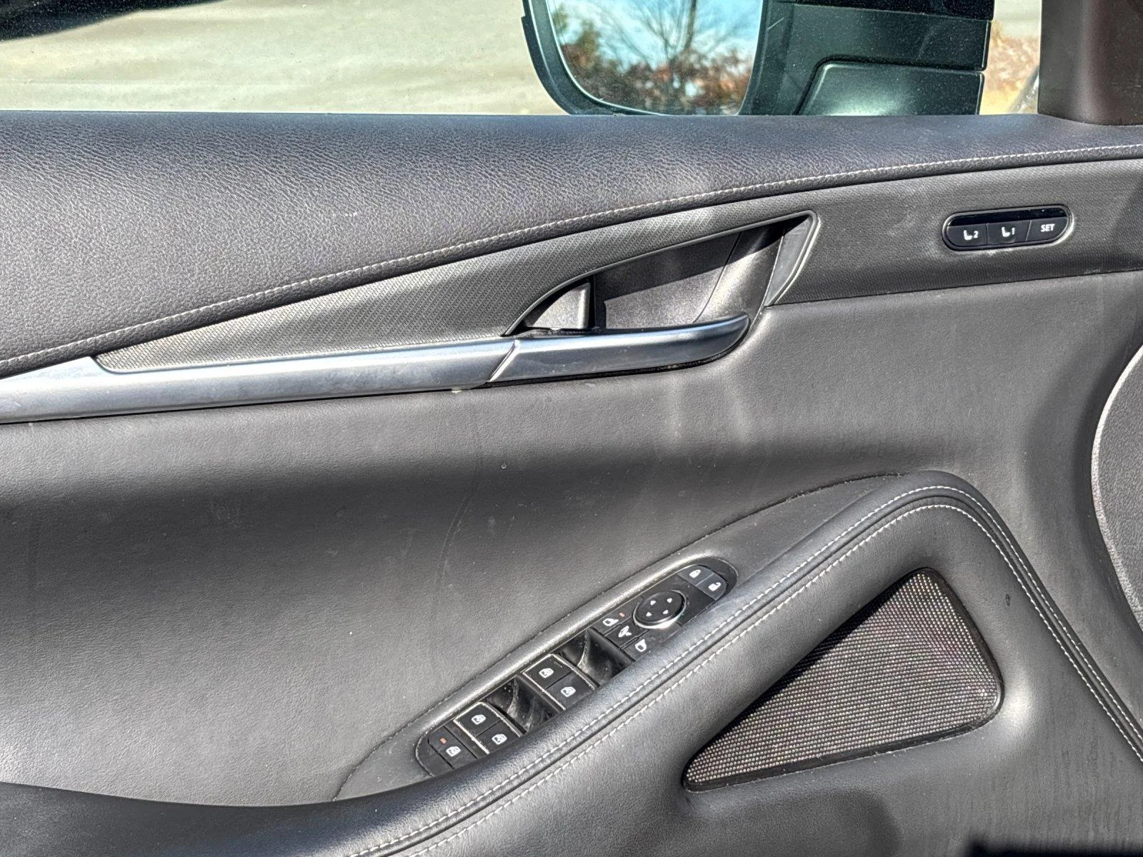 Certified Used 2023 Grand Blue INFINITI LUXE image 13