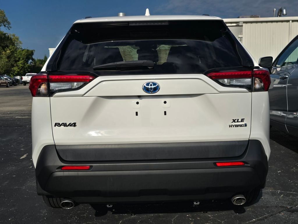 Used 2020 White Toyota XLE image 7