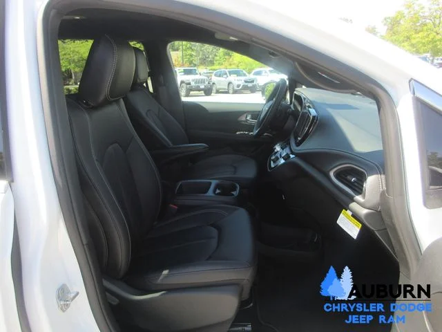 New 2026 Bright White Clear-Coat Exterior Paint Chrysler  image 9
