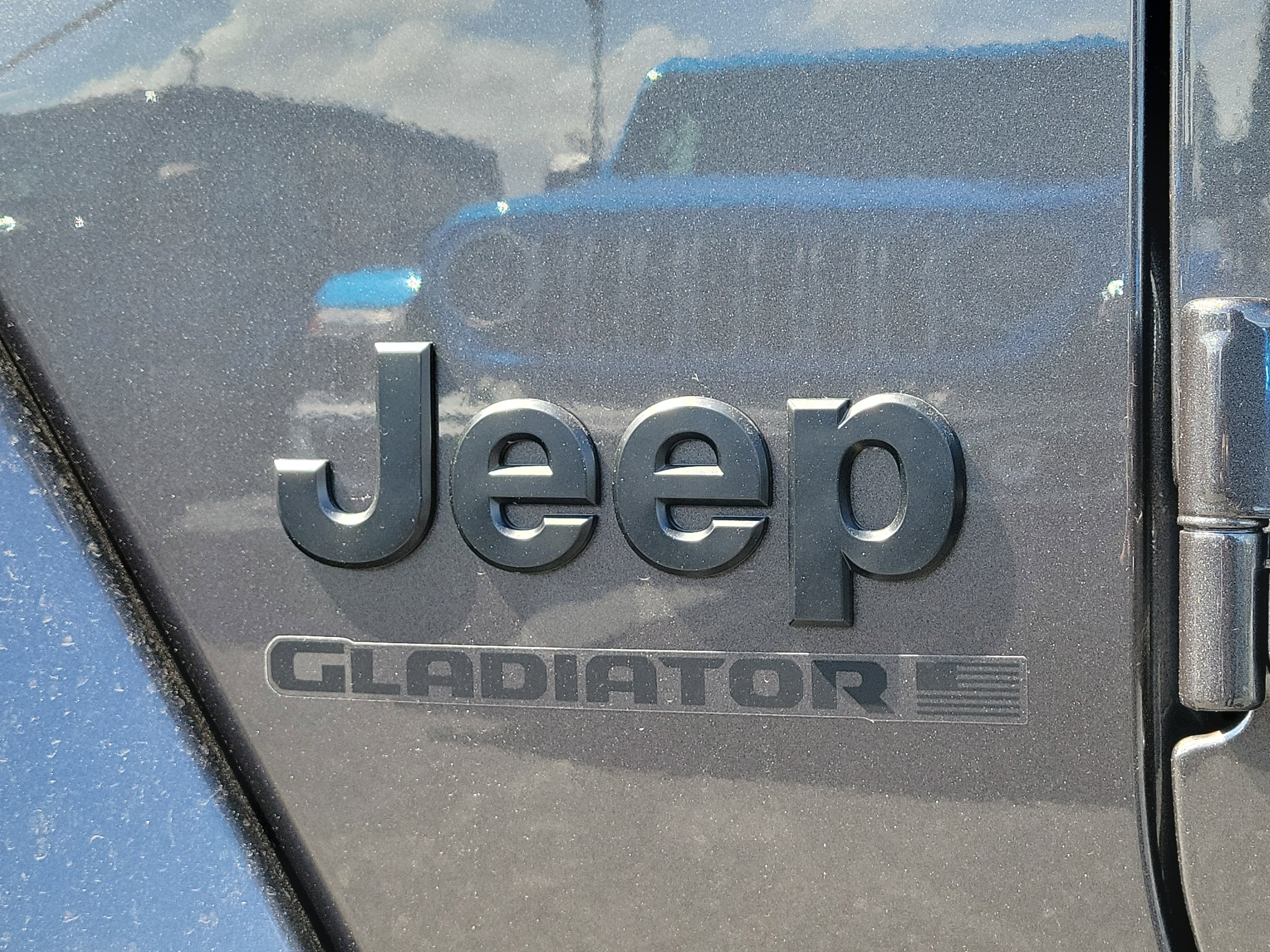New 2026 Granite Crystal Metallic Clear-Coat Exterior Paint Jeep Sahara image 6