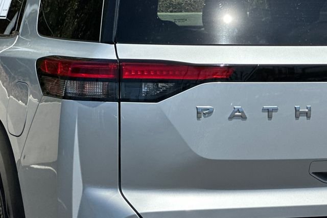 Used 2023 Silver Nissan Platinum image 26