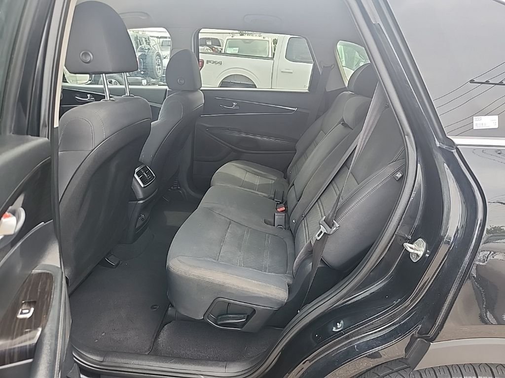 Used 2019 Black Kia L image 20
