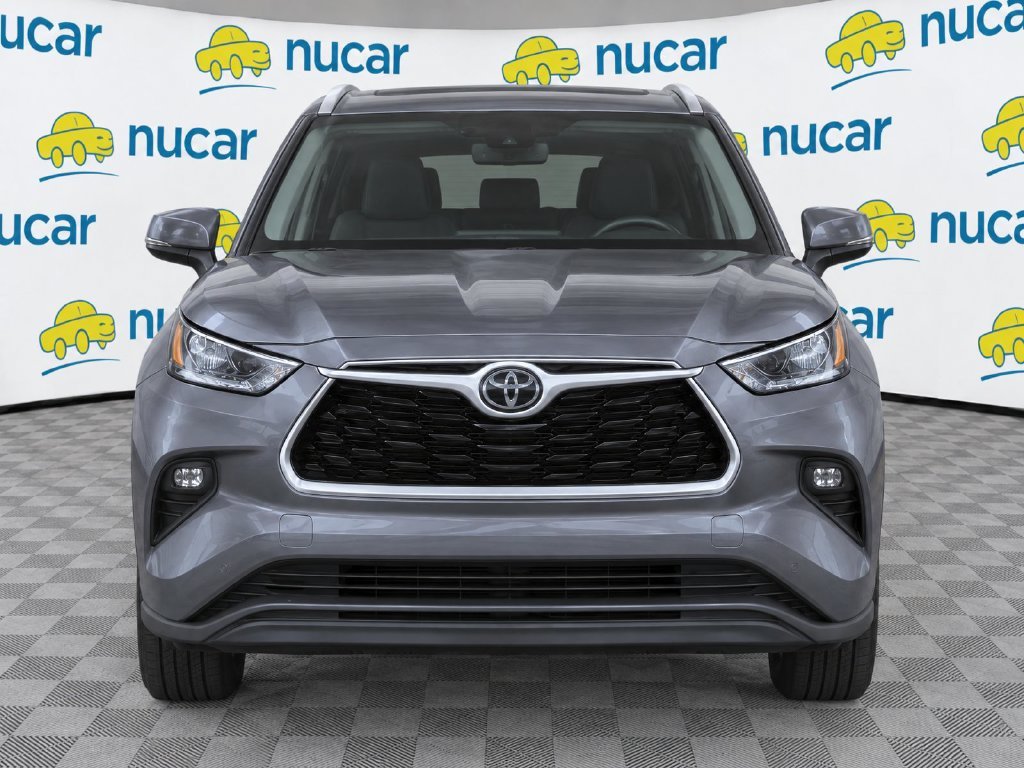 Used 2022 Gray Toyota XLE image 5