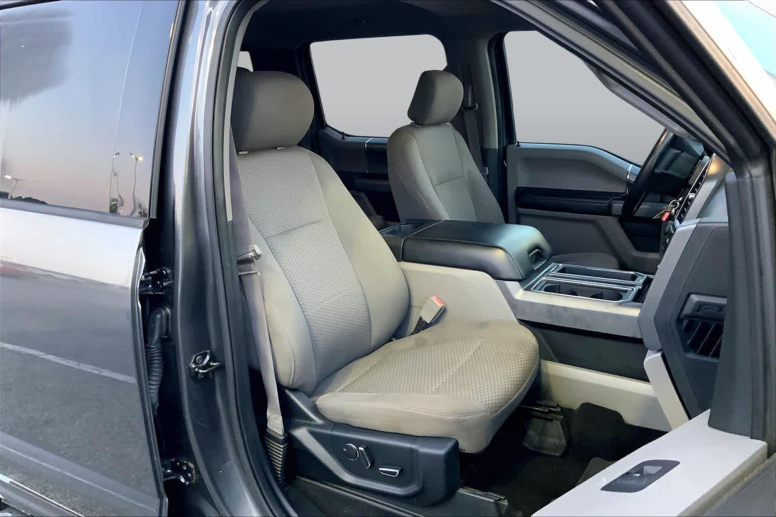 Used 2018 Magnetic Metallic Ford XLT image 9